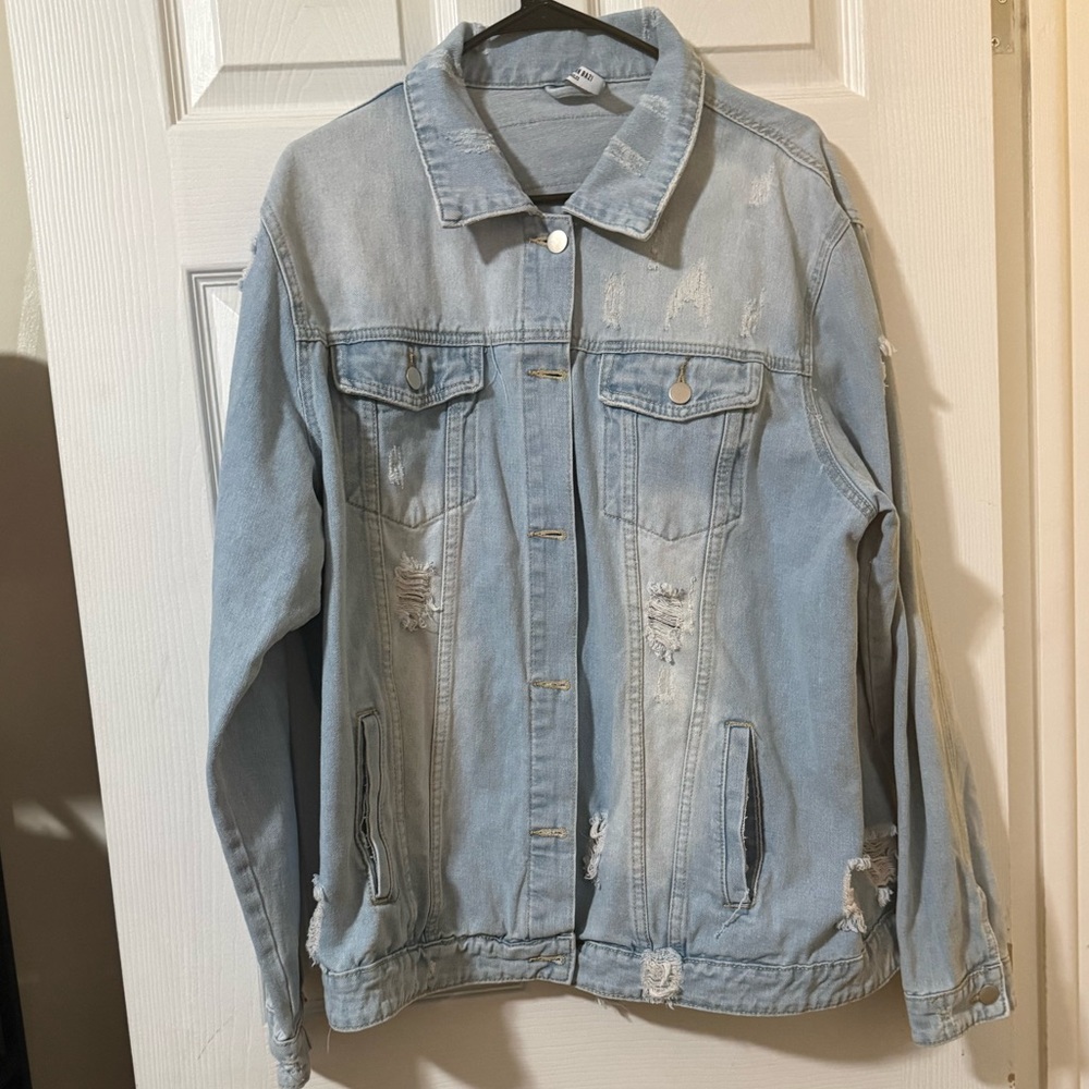 2x distressed Denim Jacket with City Patches - Picture 5 of 5